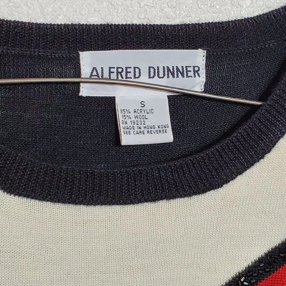 Alfred Dunner Womens Long Sleeve Sweater S Red Black Cream Geometric Christmas - Picture 3 of 7